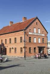 Otwarcie odbudowanego Domu „Gazety Olsztyńskiej” na Targu Rybnym. 