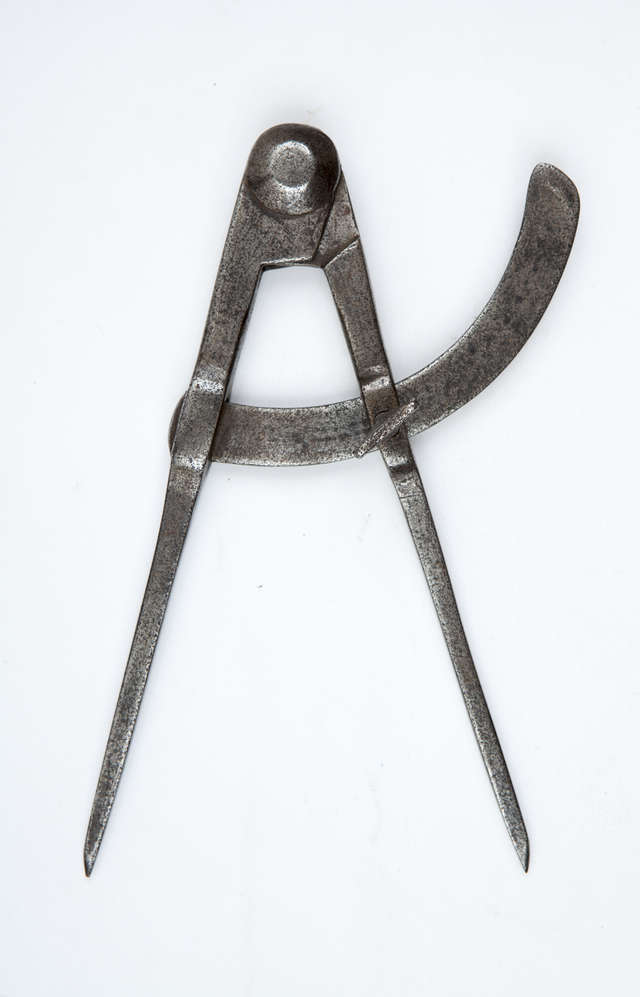Cyrkiel-krocznik,
XVII/XVIII w.
żelazo (stal), kucie, rycie, odlewanie, polerowanie
 - full image