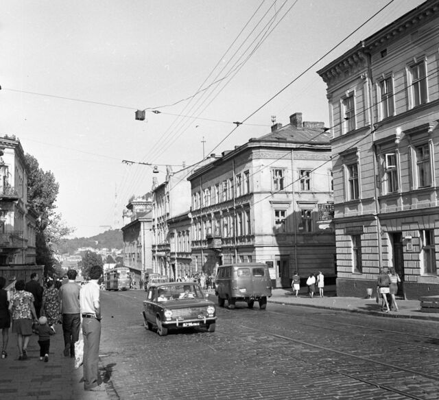 Jedna z bułgarskich uliczek, lata 80. 
Fot. Ryszard Czerniewski.  - full image
