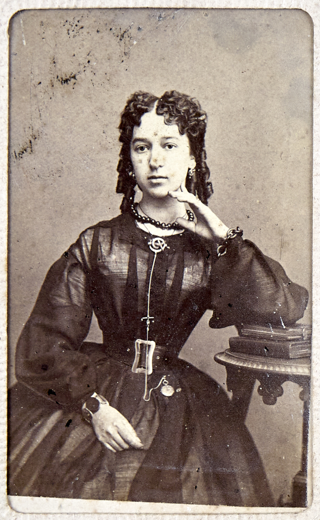 Fotografie z album rodziny Niewiadomskich, Lwów, 1860-1880. Zbiory Domu Gazety Olsztyńskiej.
Fot. Grzegorz Kumorowicz
 - full image