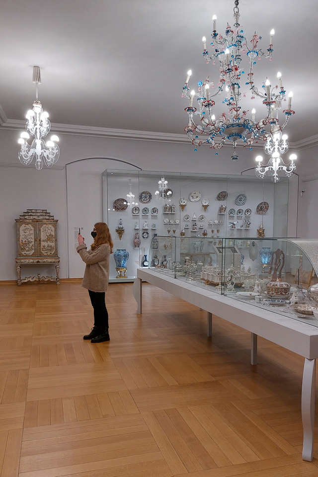 Query at the Museum of Applied Arts in Poznań - full image