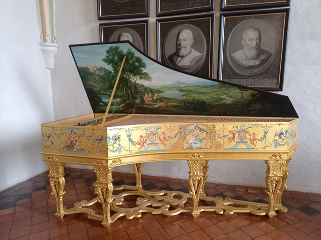 Concert on the golden harpsichord by Ewa Mrowiec - full image