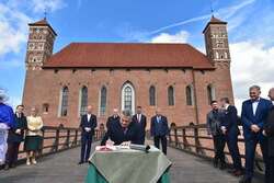 Ceremonial opening of the bridge